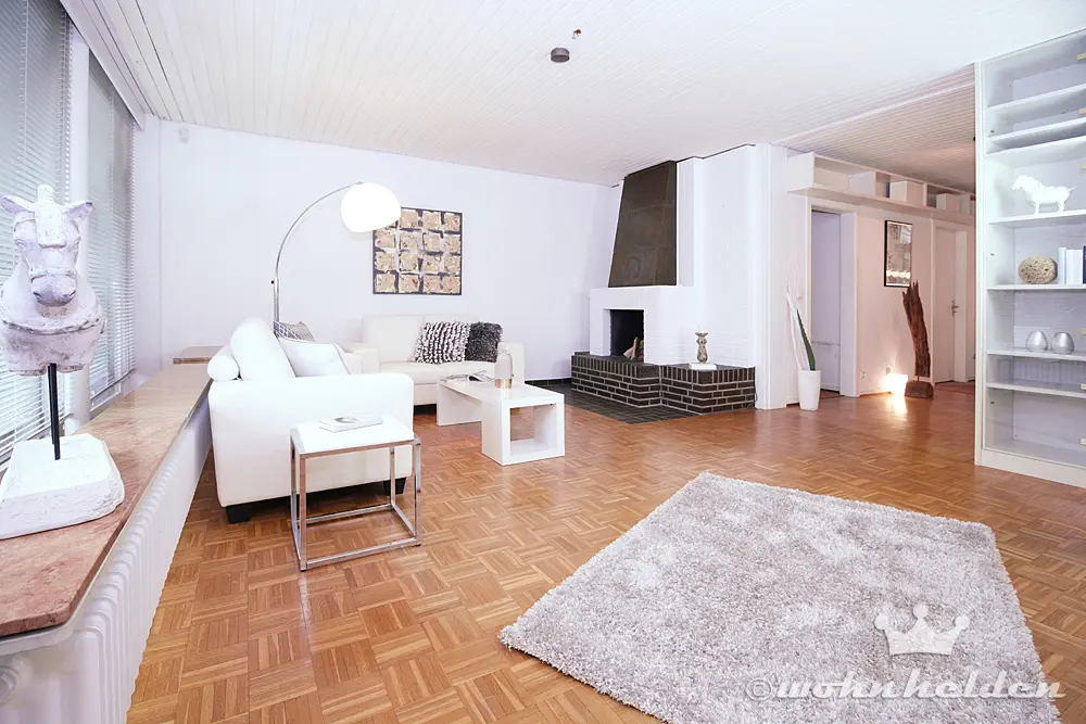 Reihenhaus Home Staging in Norderstedt wurde von den wohnhelden für den erfolgreichen Verkauf vorbereitet Kaminzimmer