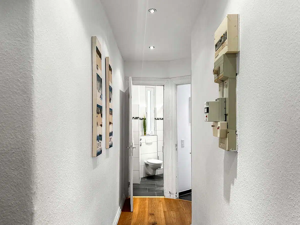 Flur einer Hamburger Altbauwohnung mit Home Staging