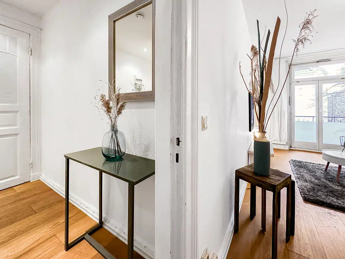 Eingangsbereich einer Altbauwohnung in Hamburg Eimsbüttel mit Home Staging